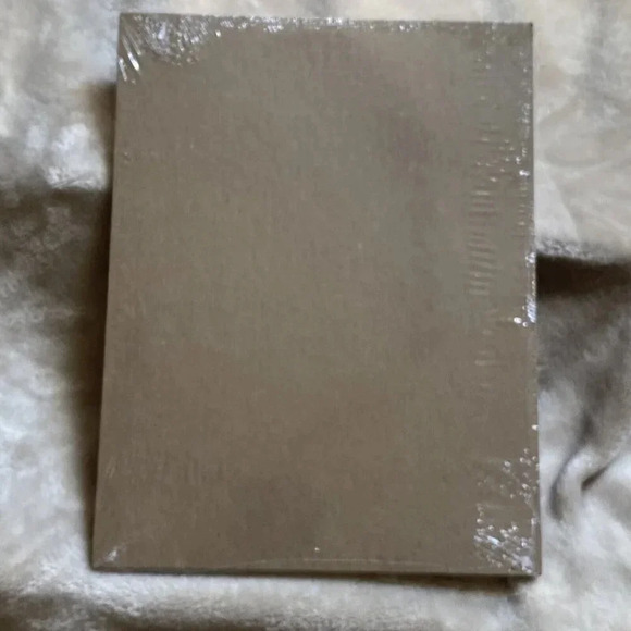 Creative Memories 8x10 Page Protectors (16 ) & White Scrapbook Pages (15 Sheets) - Picture 4 of 8